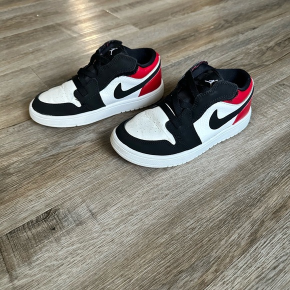 Nike Jordan 1 Low - Picture 2 of 3